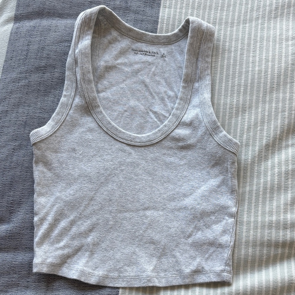 Abercrombie & Fitch Light Gray Ribbed Crop Tank